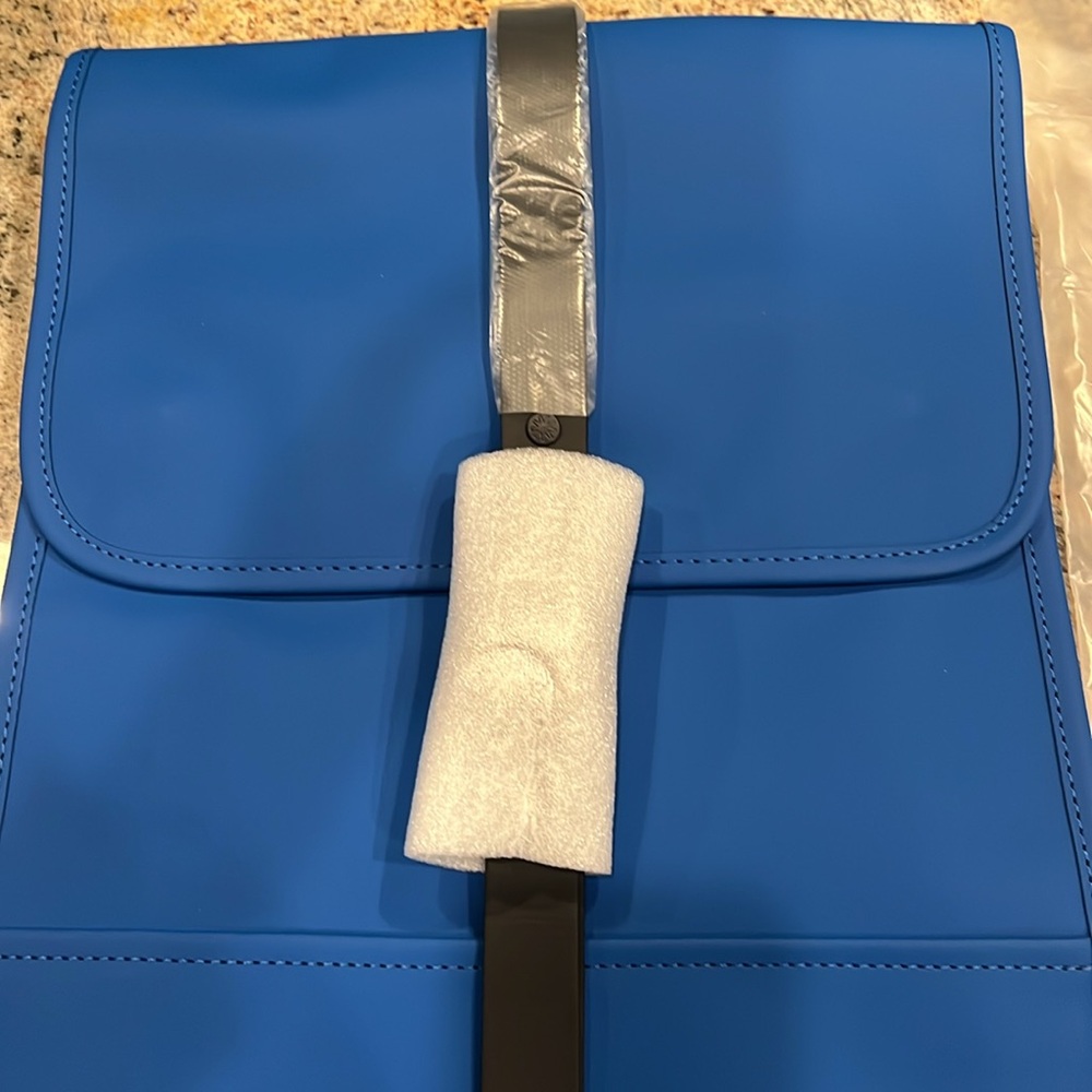 NWT Rains Backpack - Picture 2 of 6